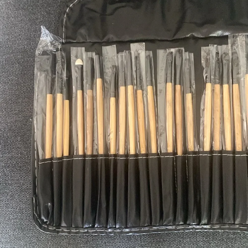 Accesories Makeup Brushes Set of 32 with Portable Faux Leather Pouch